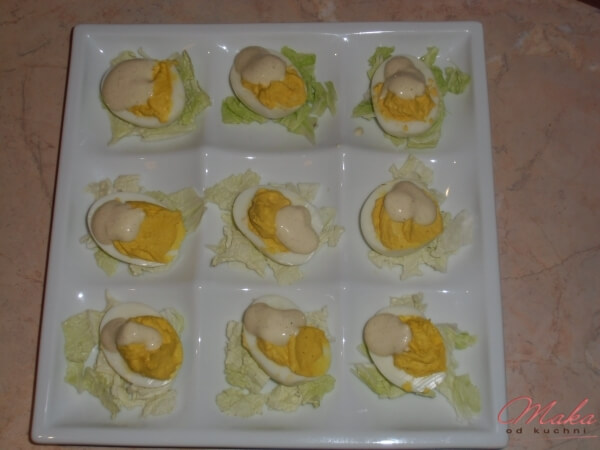 Jajka faszerowane z sosem
